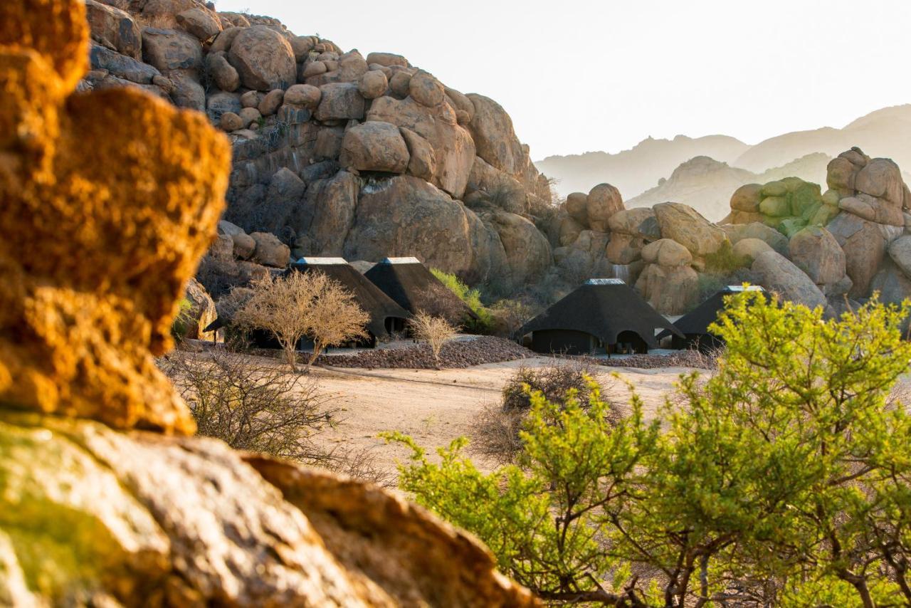 Ai Aiba - The Rock Painting Lodge Omaruru Bagian luar foto
