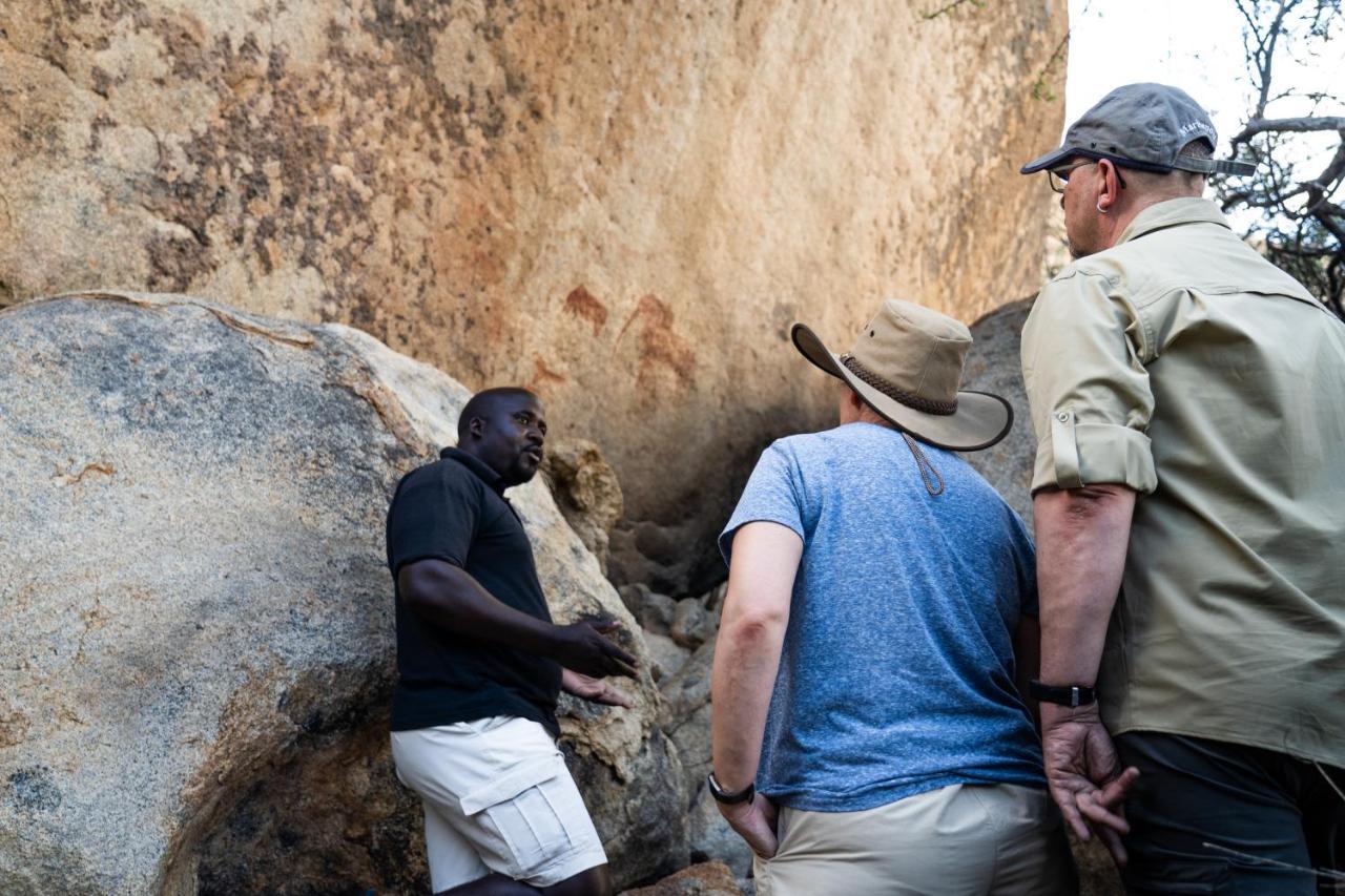 Ai Aiba - The Rock Painting Lodge Omaruru Bagian luar foto
