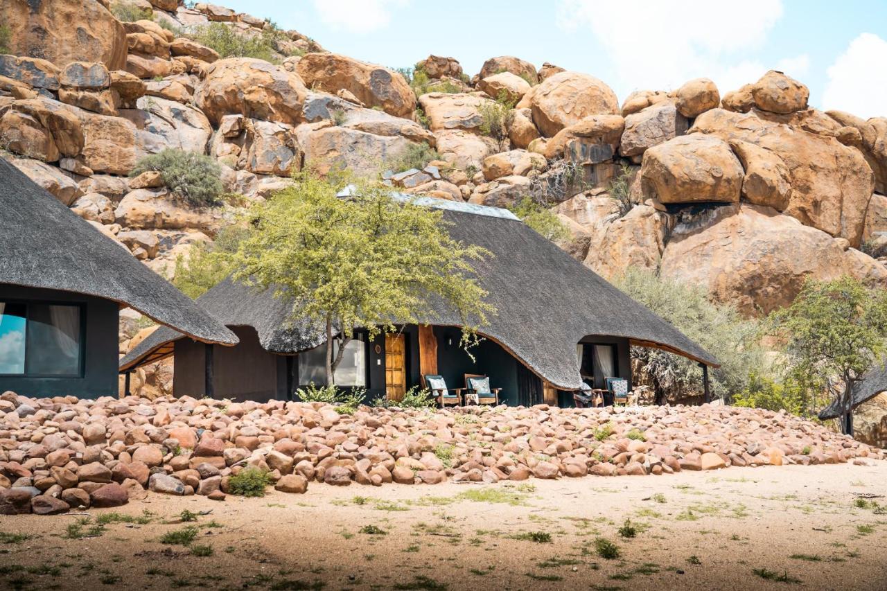 Ai Aiba - The Rock Painting Lodge Omaruru Bagian luar foto