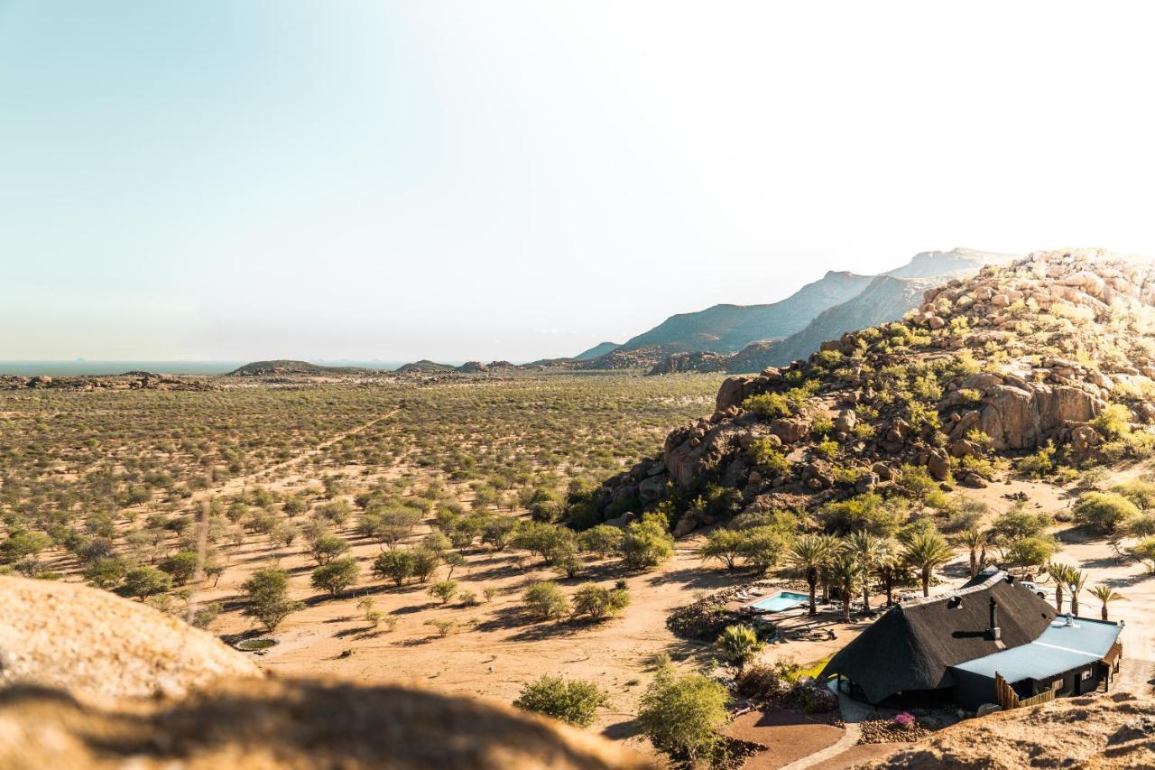 Ai Aiba - The Rock Painting Lodge Omaruru Bagian luar foto