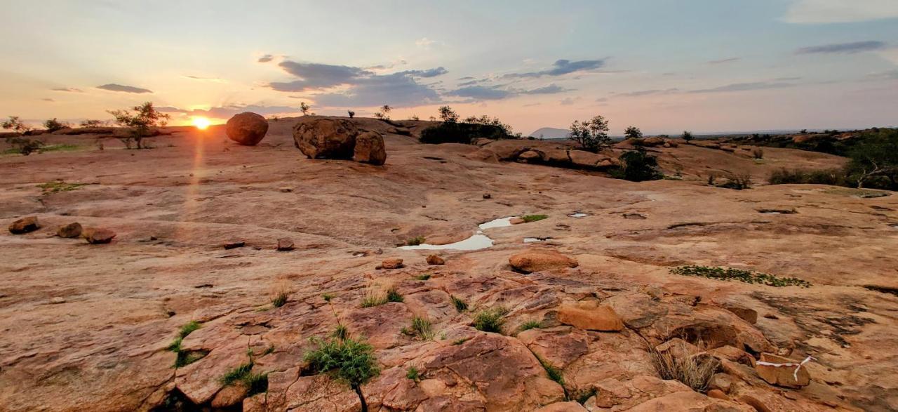 Ai Aiba - The Rock Painting Lodge Omaruru Bagian luar foto