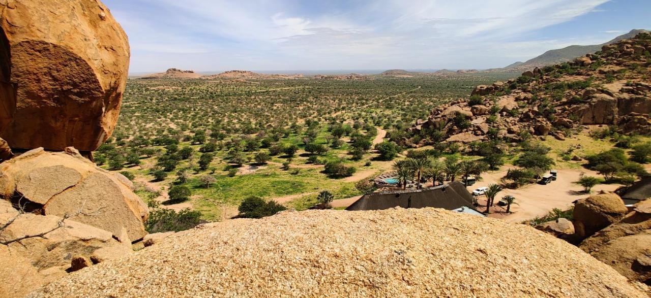 Ai Aiba - The Rock Painting Lodge Omaruru Bagian luar foto