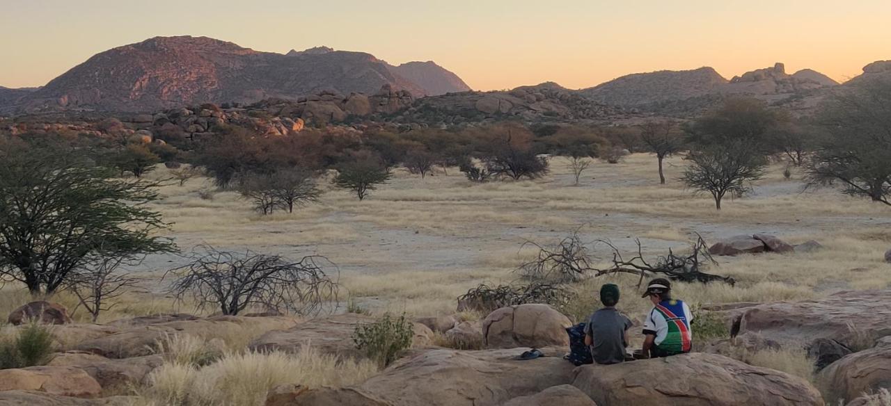 Ai Aiba - The Rock Painting Lodge Omaruru Bagian luar foto