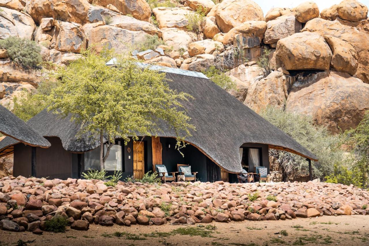 Ai Aiba - The Rock Painting Lodge Omaruru Bagian luar foto