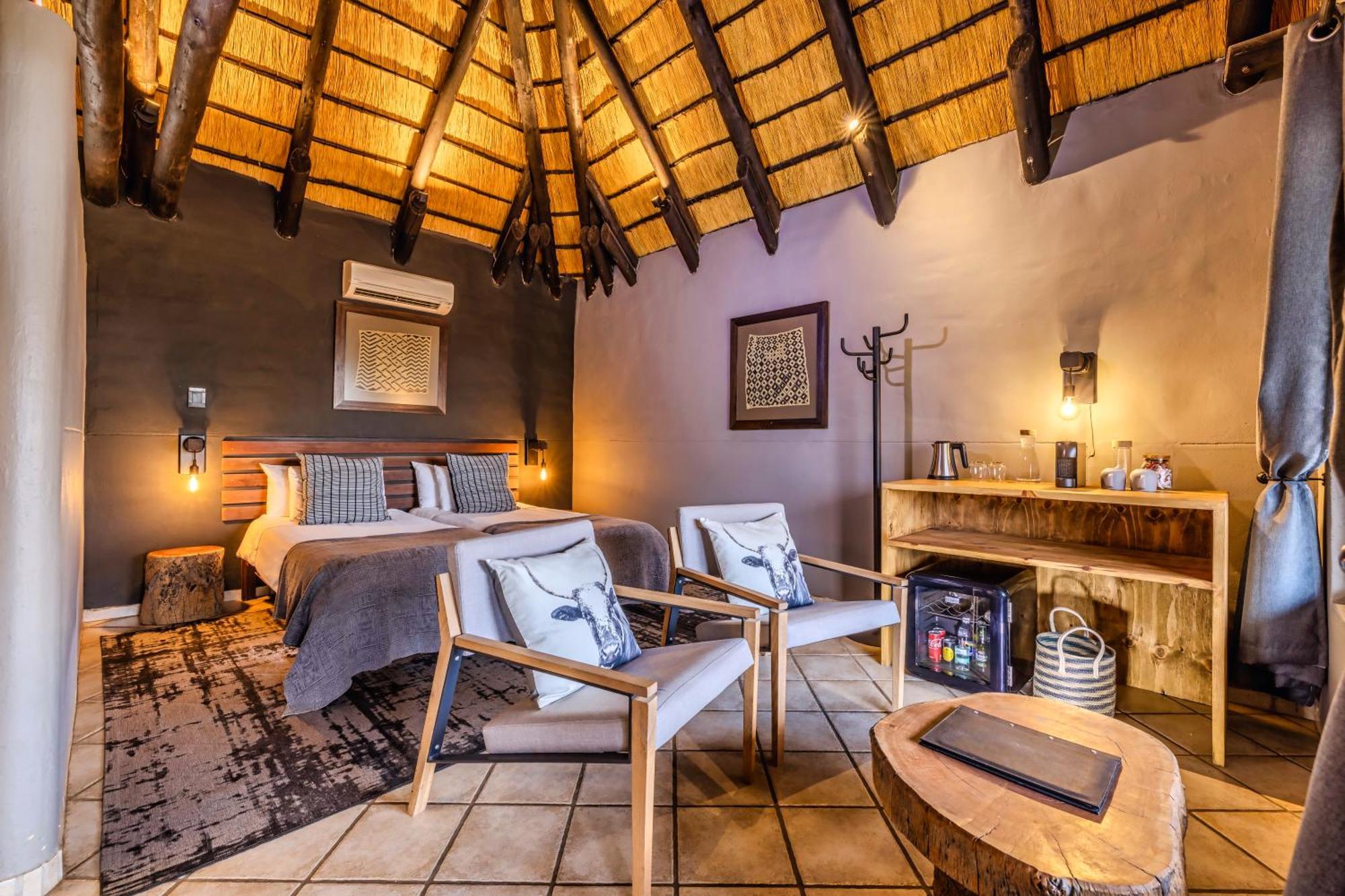 Ai Aiba - The Rock Painting Lodge Omaruru Bagian luar foto