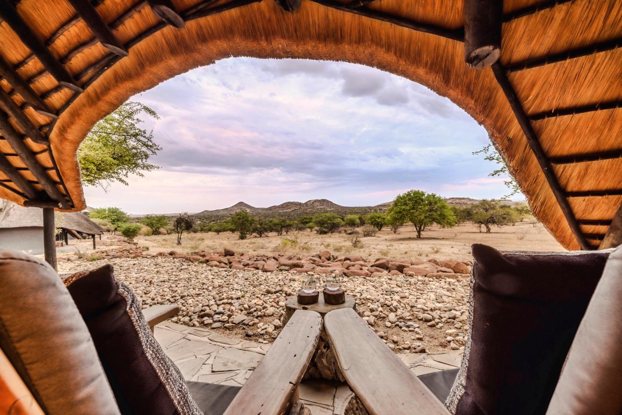Ai Aiba - The Rock Painting Lodge Omaruru Bagian luar foto